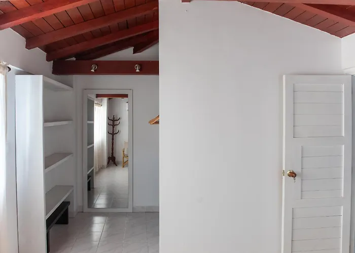 Comodo Apartamento Con Vista Al Mar Y La Montana
